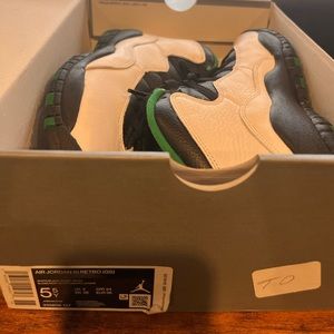 Air Jordan 10 retro (GS), sz 5.5, white/black/green